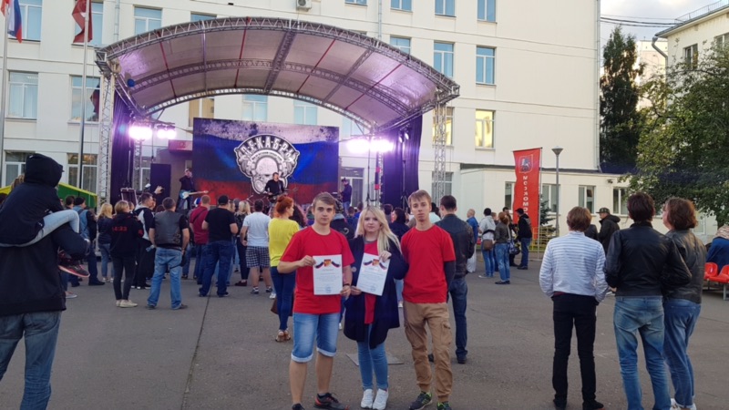 Студенты факультета «Социальная коммуникация» на праздновании Дня Флага России