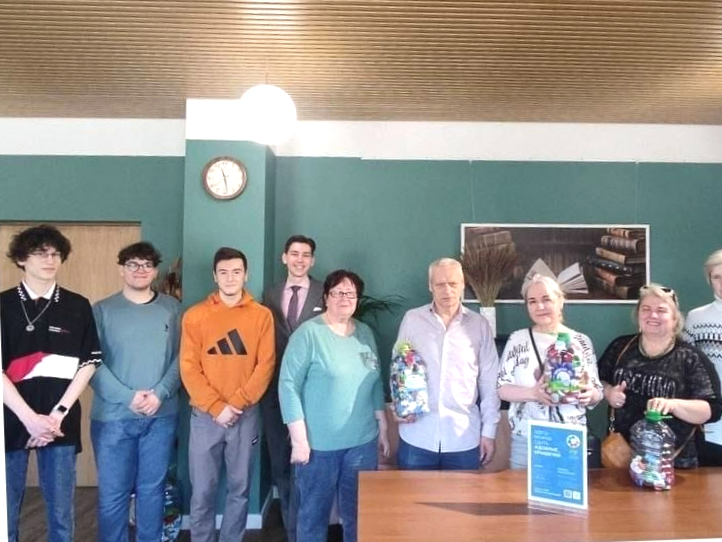 Пенсионеры из Марьина и студенты столичного университета провели волонтёрскую акцию