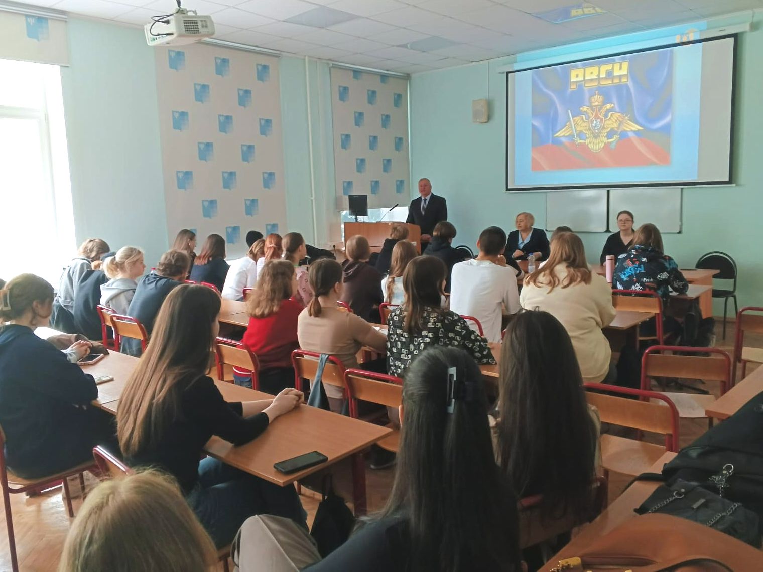 В Институте иностранных языков, управления и современных коммуникаций прошла встреча студентов с генерал-майором РВСН