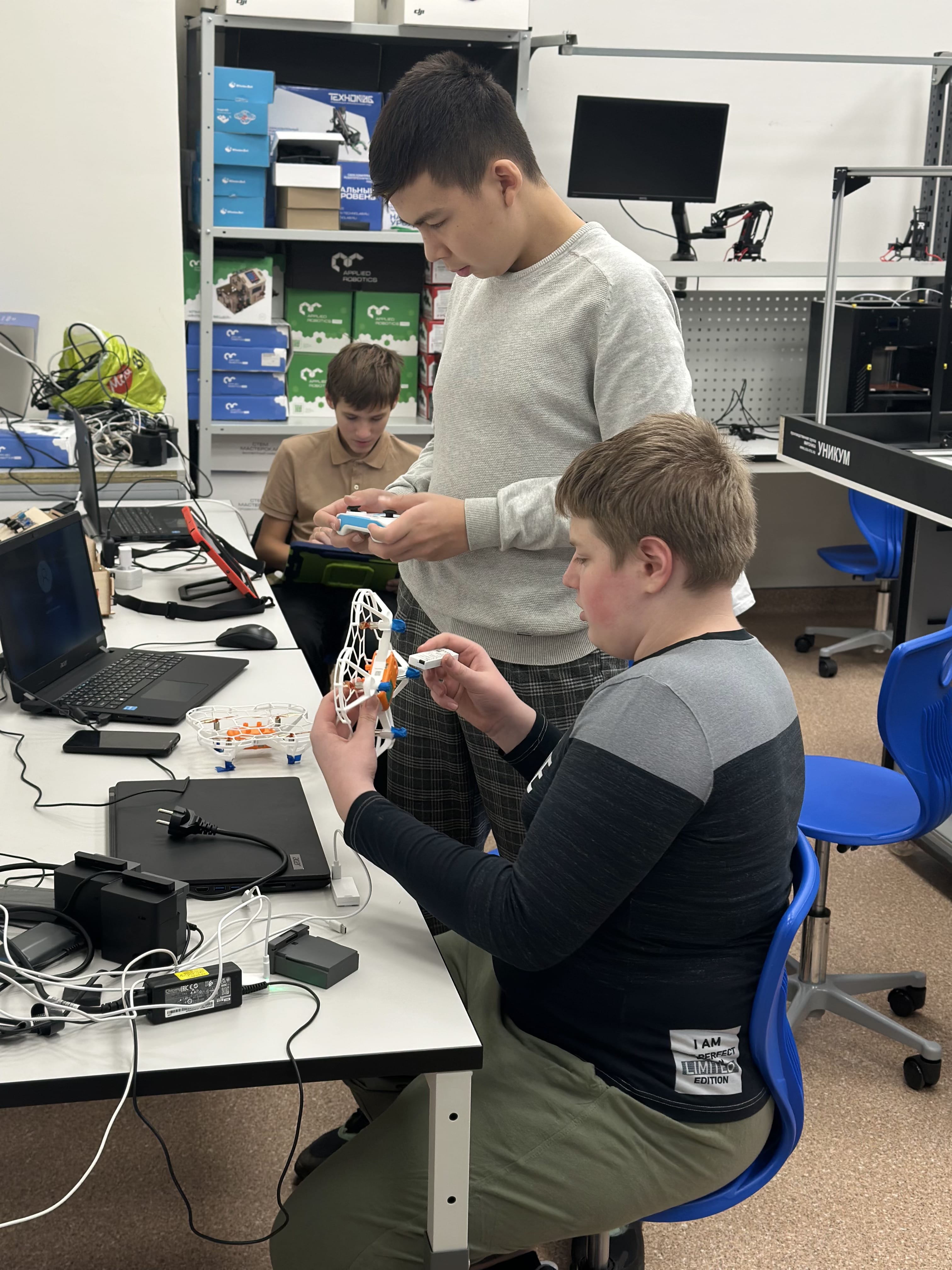 IMG_0935-min.jpg (967 KB)