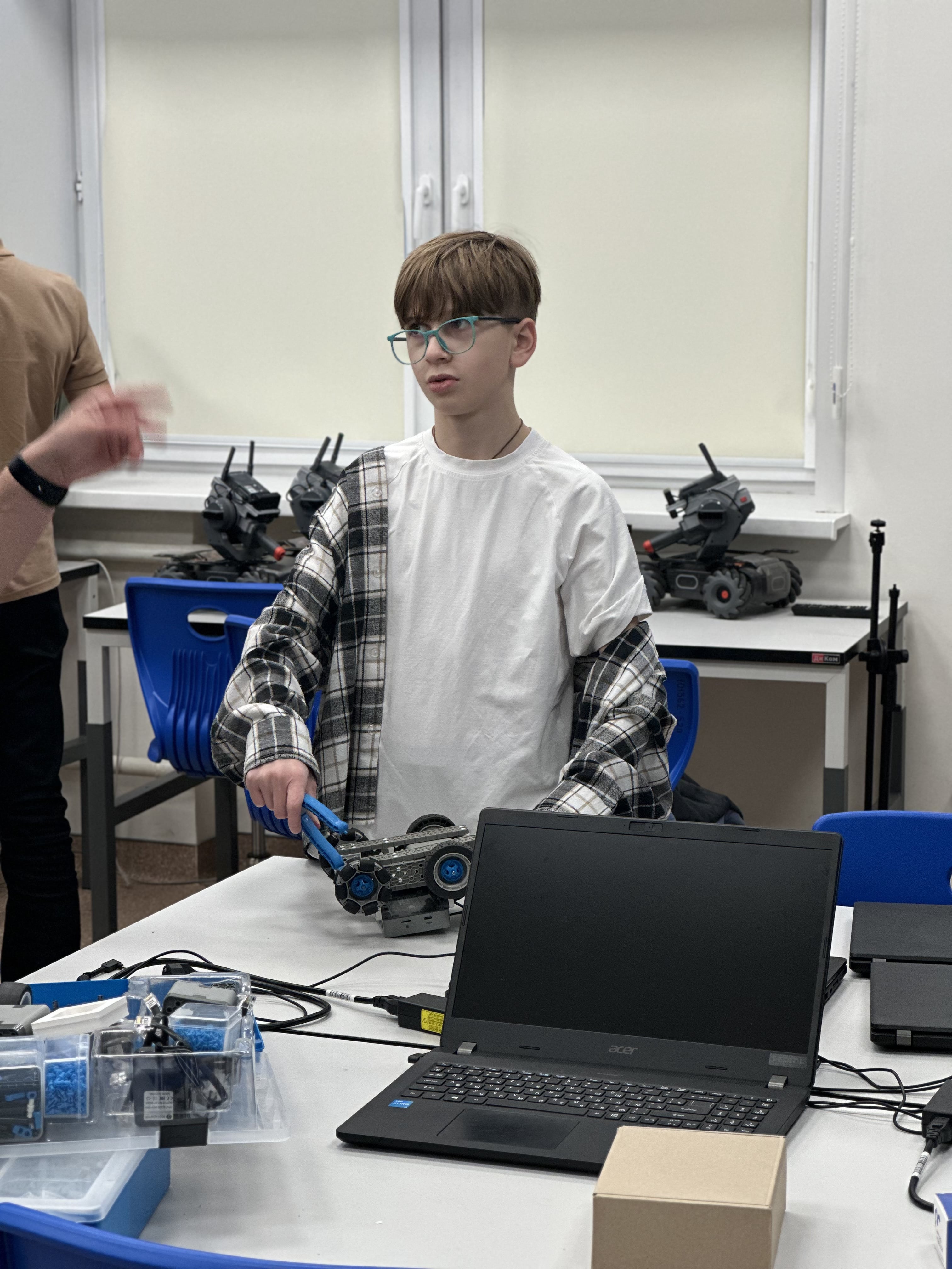 IMG_0940-min.jpg (978 KB)