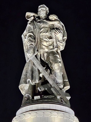 Памятник Воину-Освободителю в Кемерово Привезенцев В.С..jpeg (44 KB)
