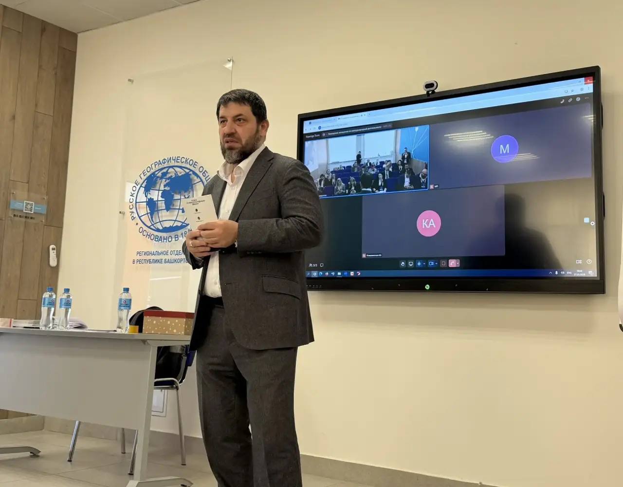 -5348229780089804738_121.jpg (87 KB)